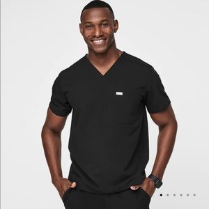 FIGS Leon Three-Pocket Scrub Top